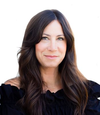 Portrait of Tara Curry, REALTOR®.